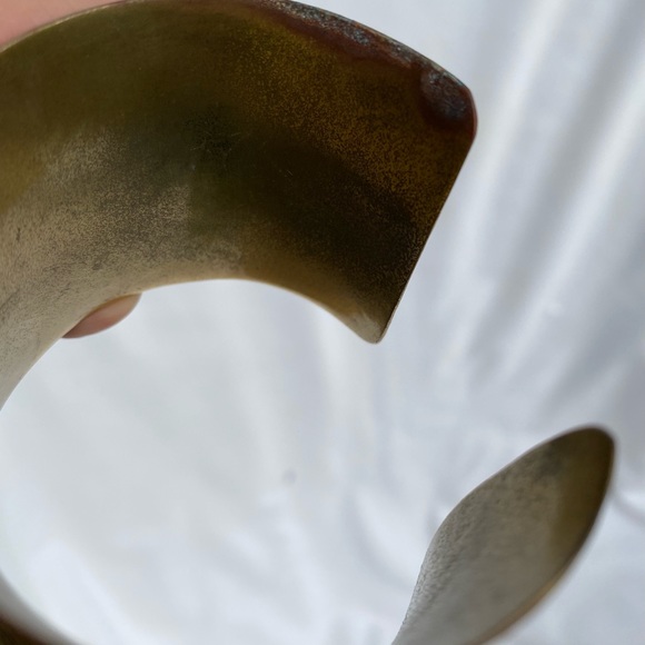 Large Natural Stone Cuff Bracelete Golden - Picture 7 of 9